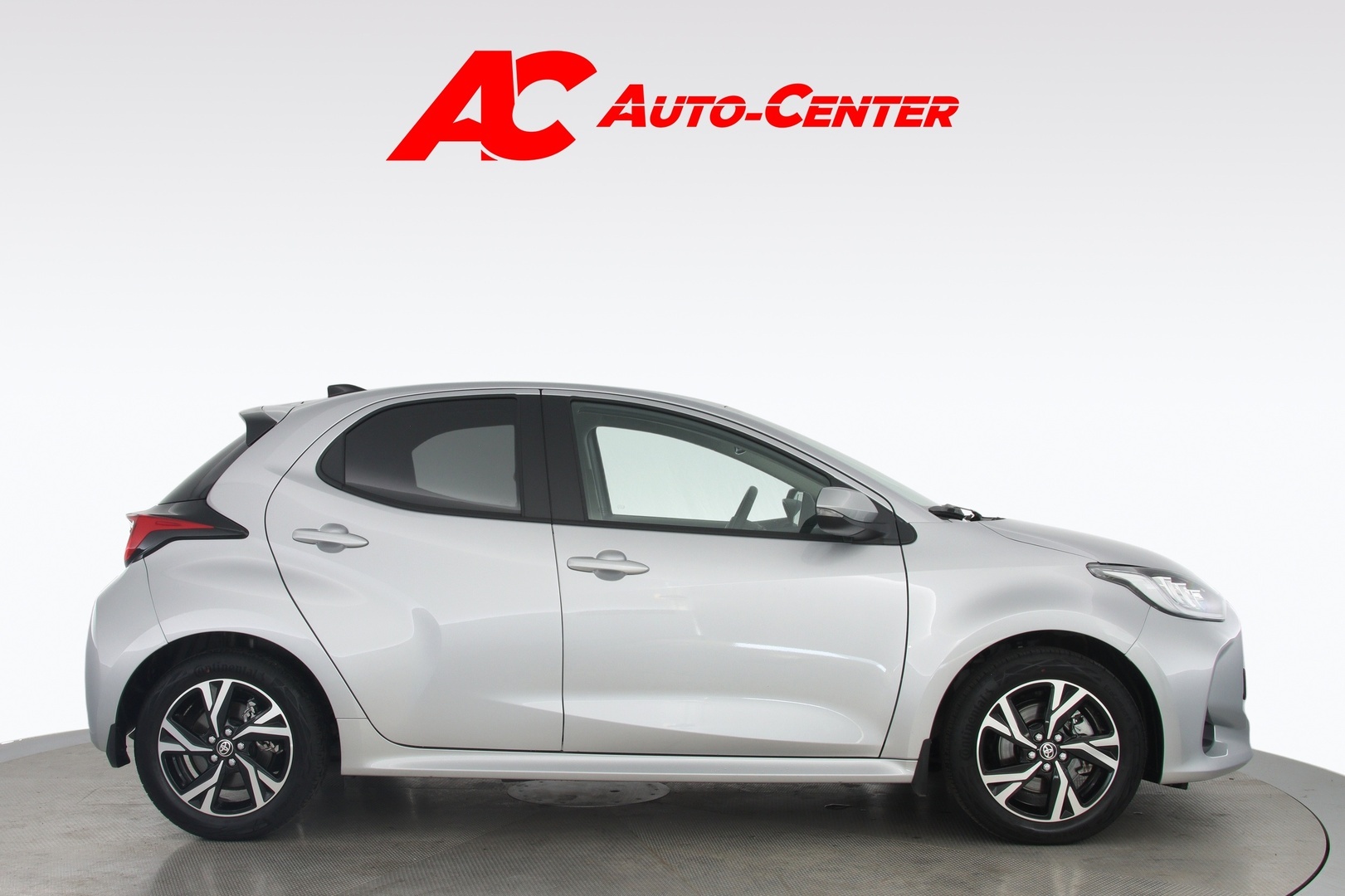 TOYOTA Yaris 2025