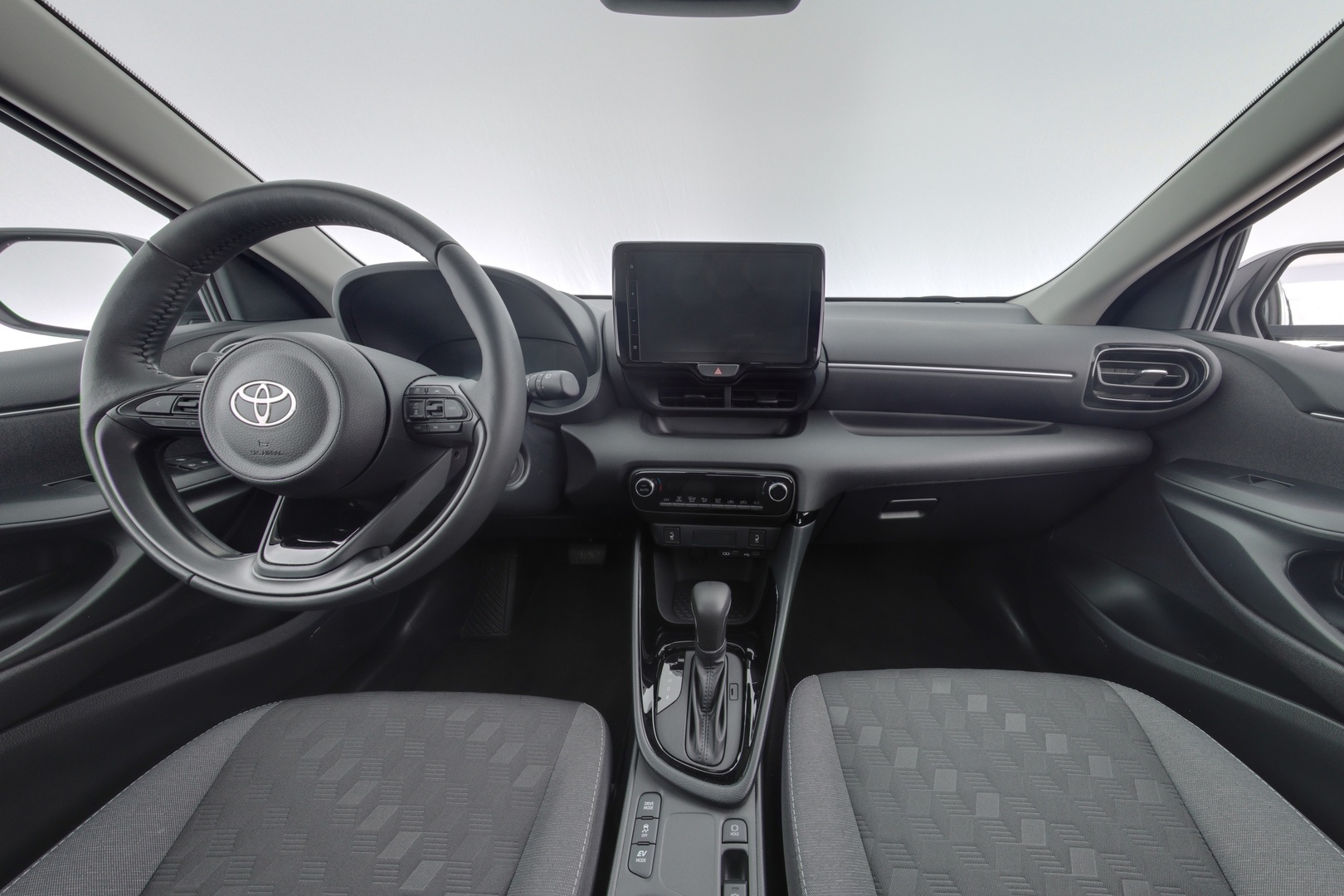 TOYOTA Yaris 2025