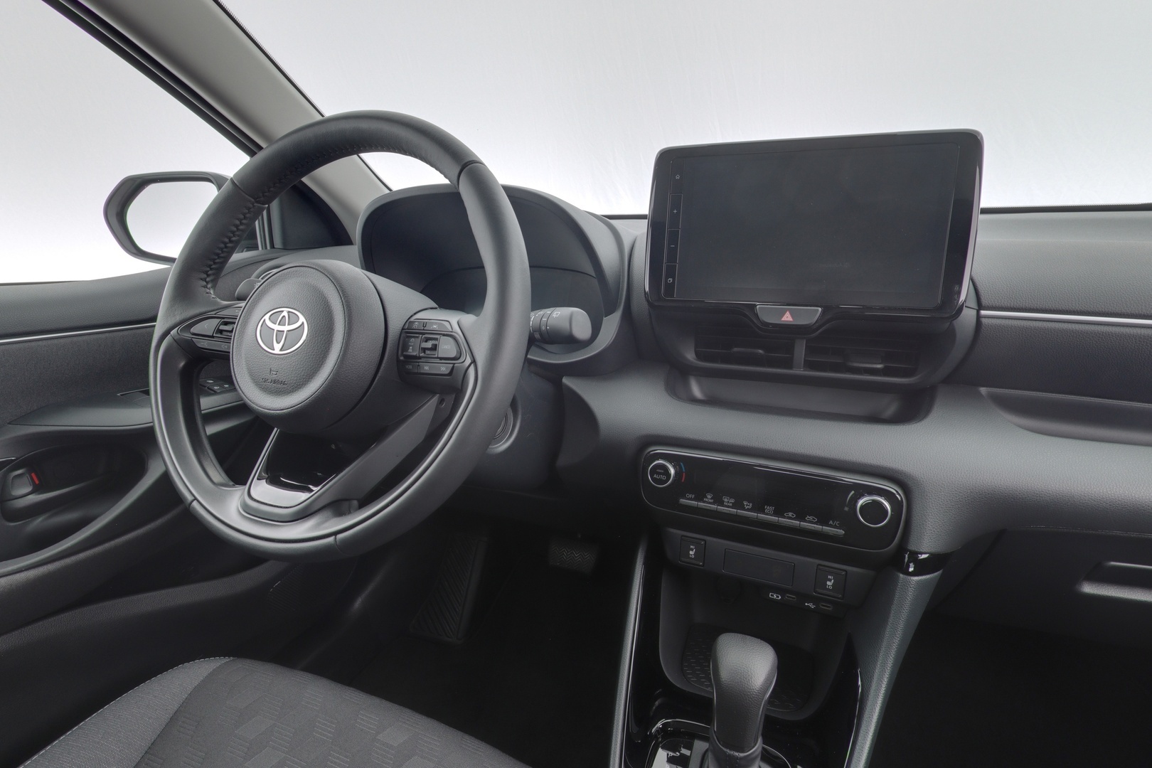 TOYOTA Yaris 2025