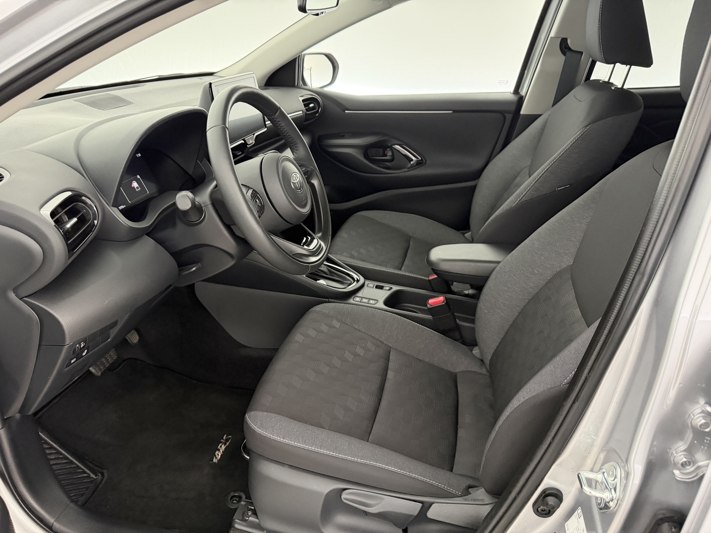 TOYOTA Yaris 2025