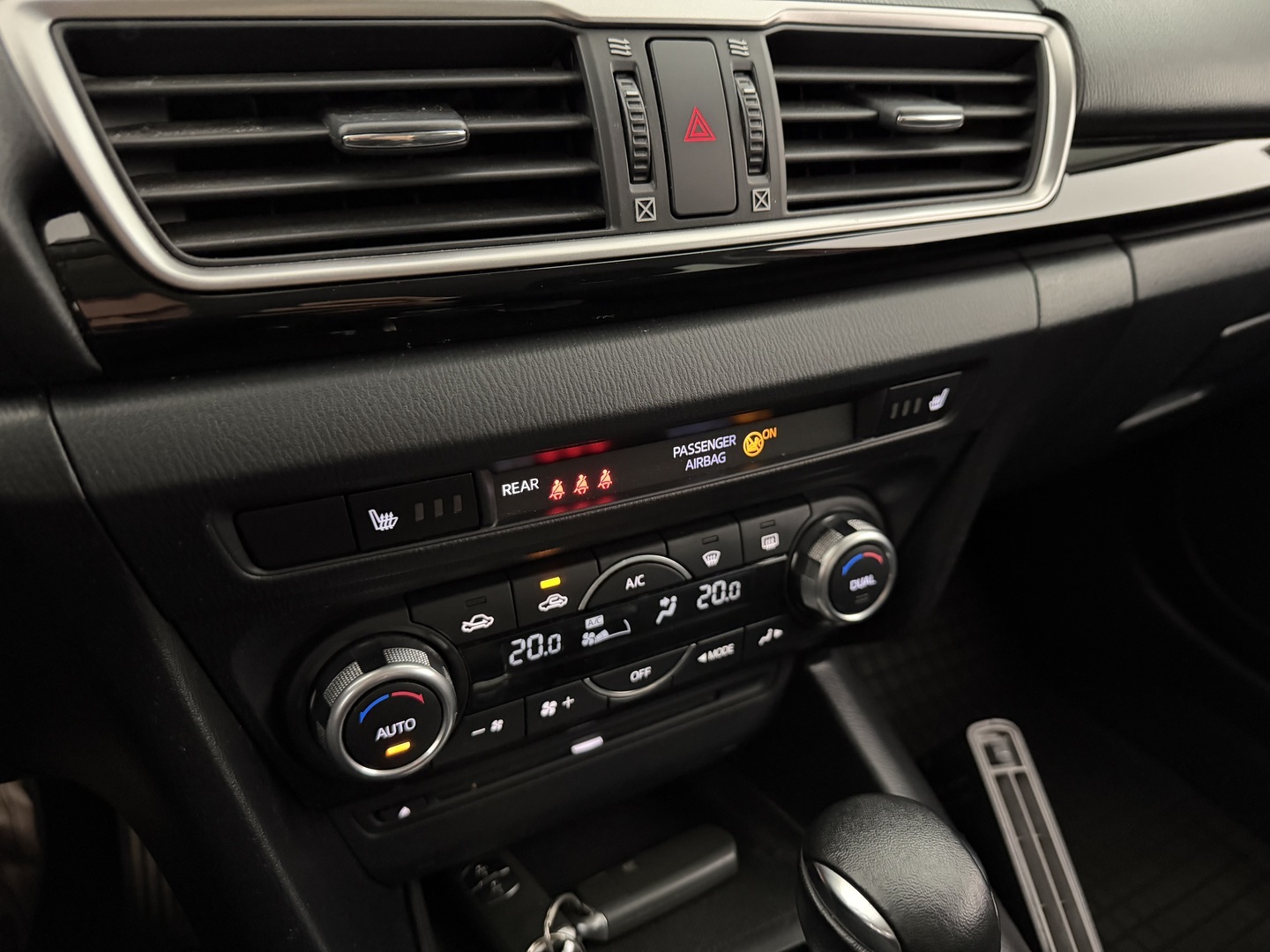 MAZDA Mazda3 2015