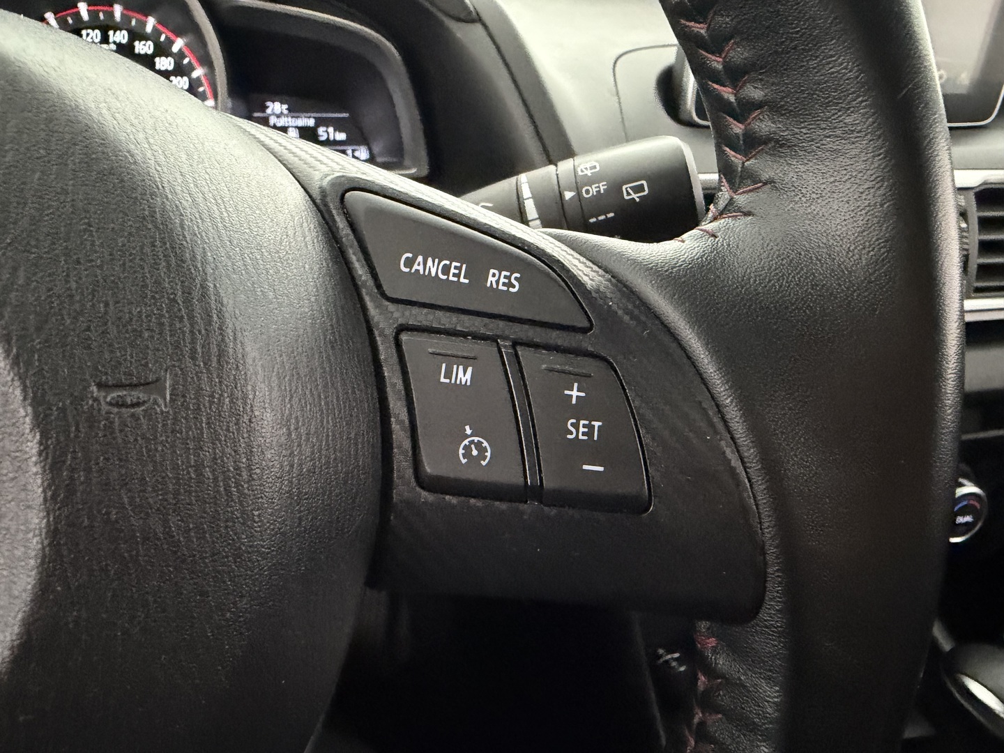 MAZDA Mazda3 2015