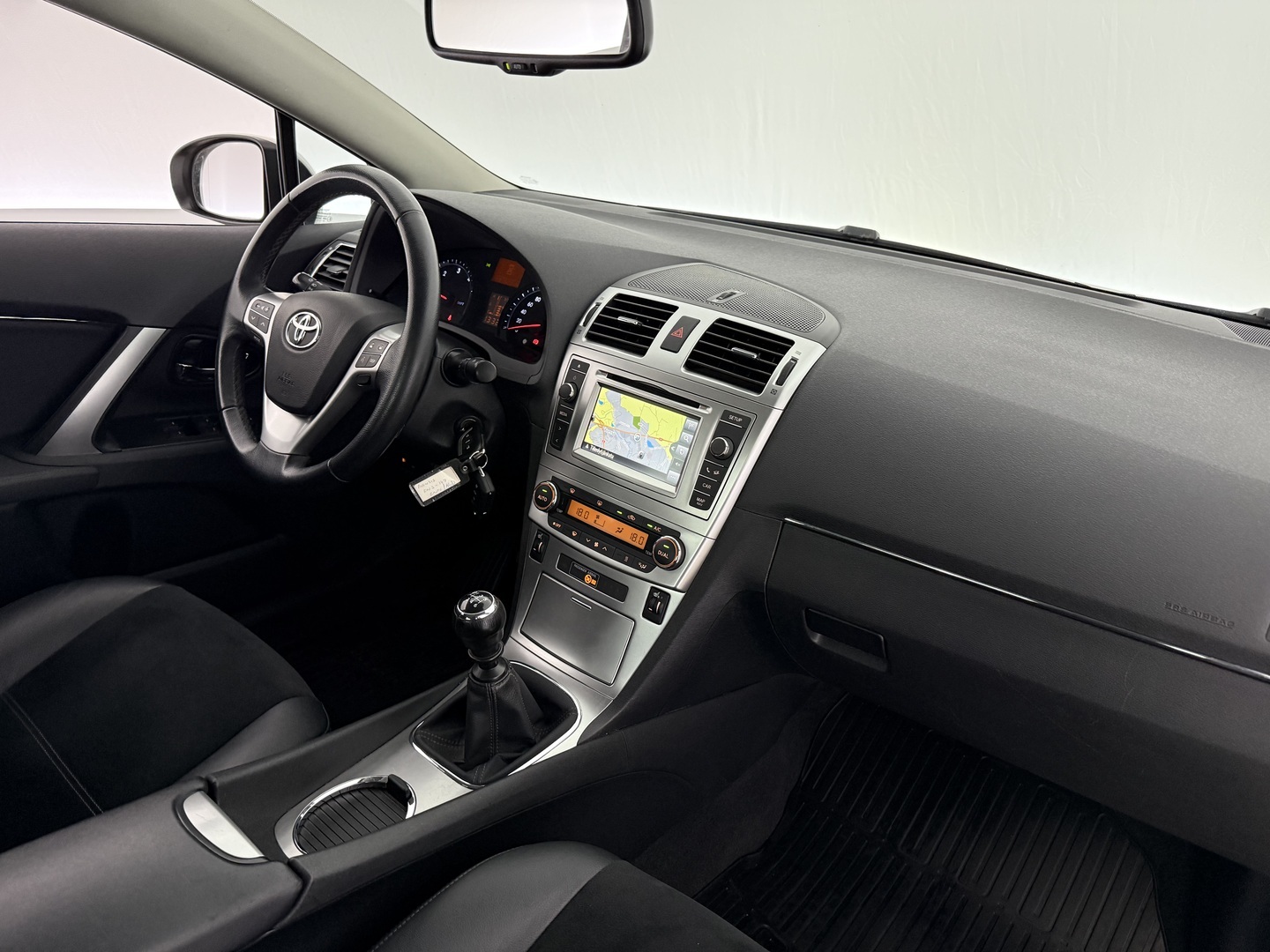 TOYOTA Avensis 2014