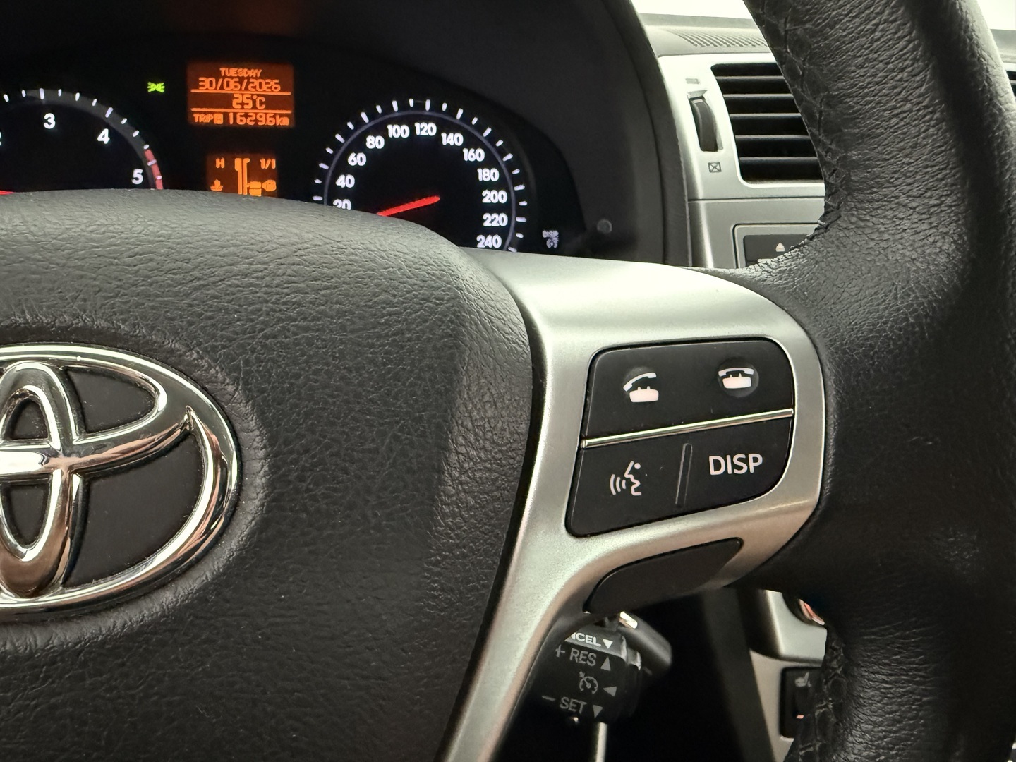 TOYOTA Avensis 2014