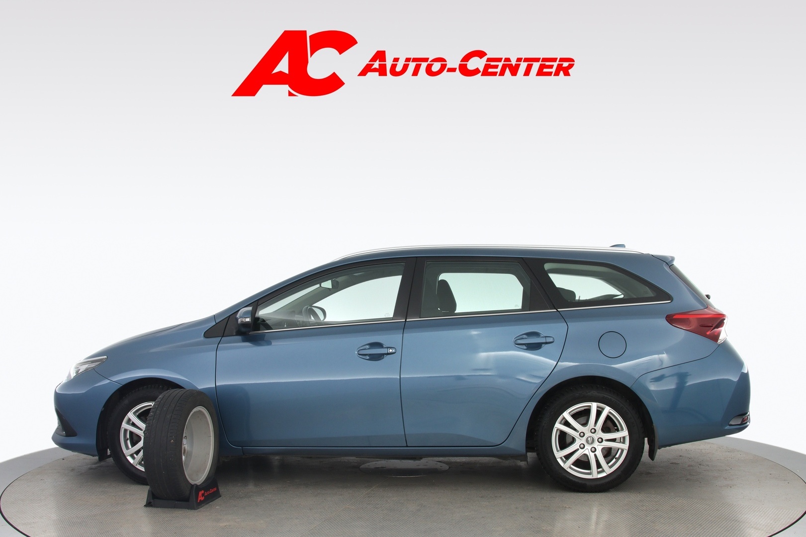TOYOTA Auris 2016