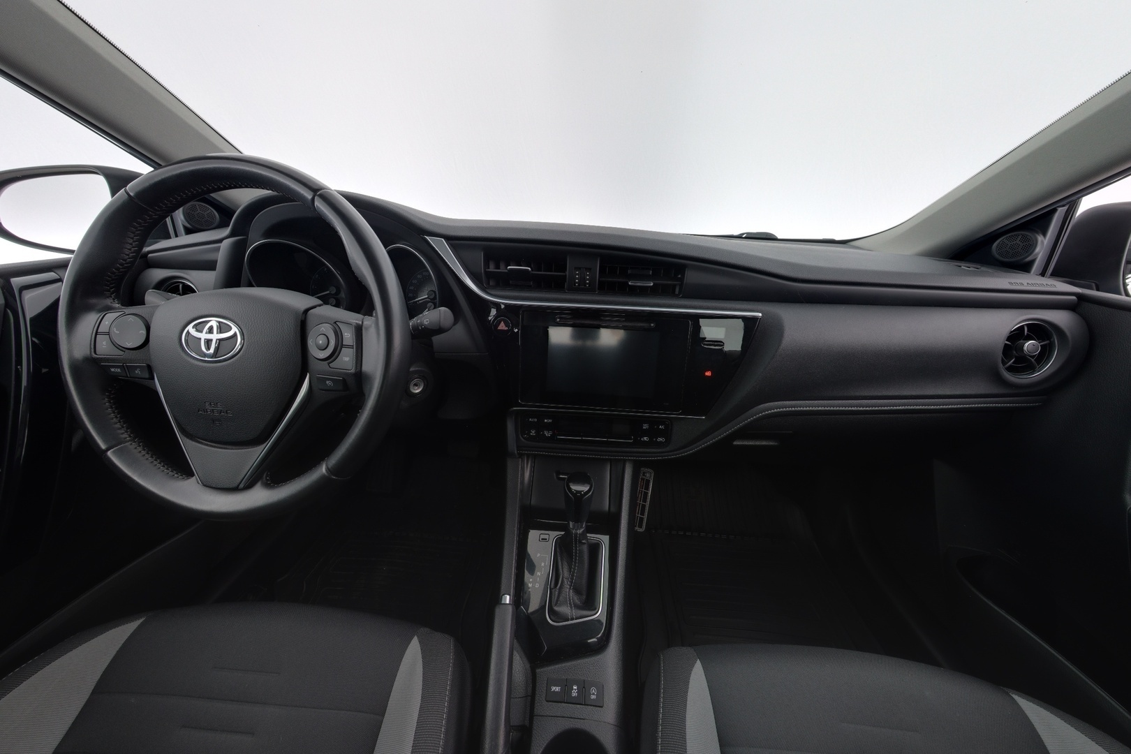 TOYOTA Auris 2016