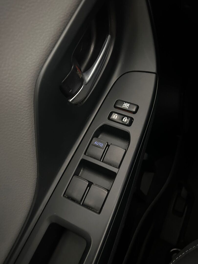 TOYOTA Yaris 2017