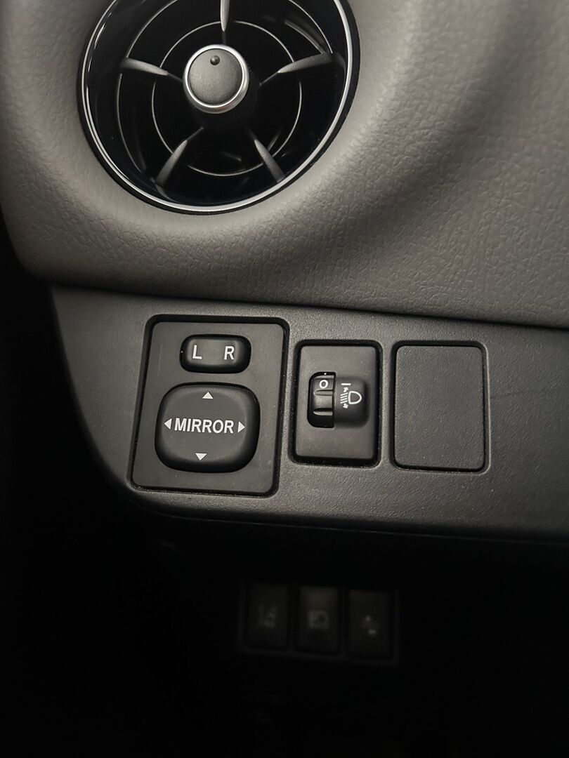 TOYOTA Yaris 2017