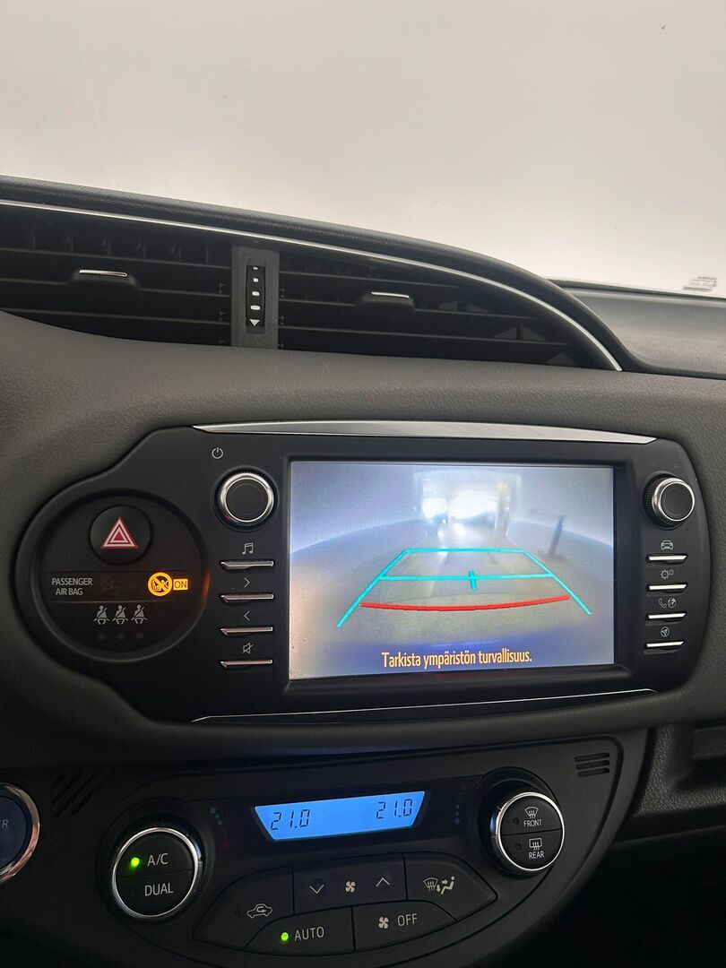 TOYOTA Yaris 2017