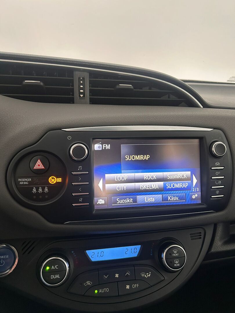 TOYOTA Yaris 2017