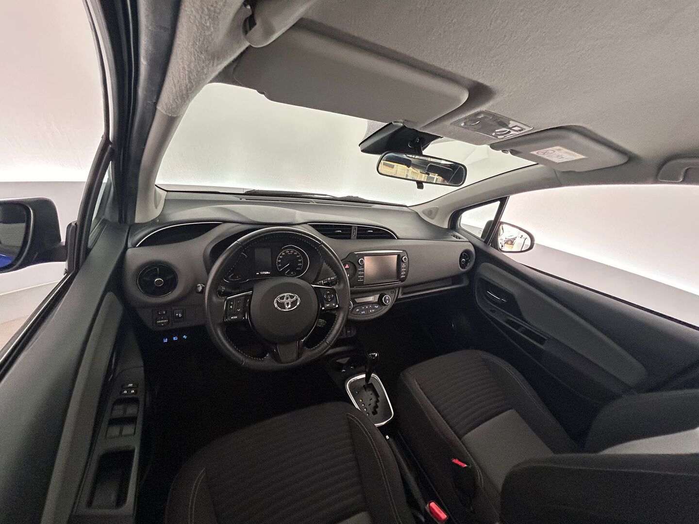 TOYOTA Yaris 2017