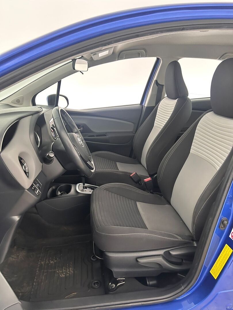TOYOTA Yaris 2017