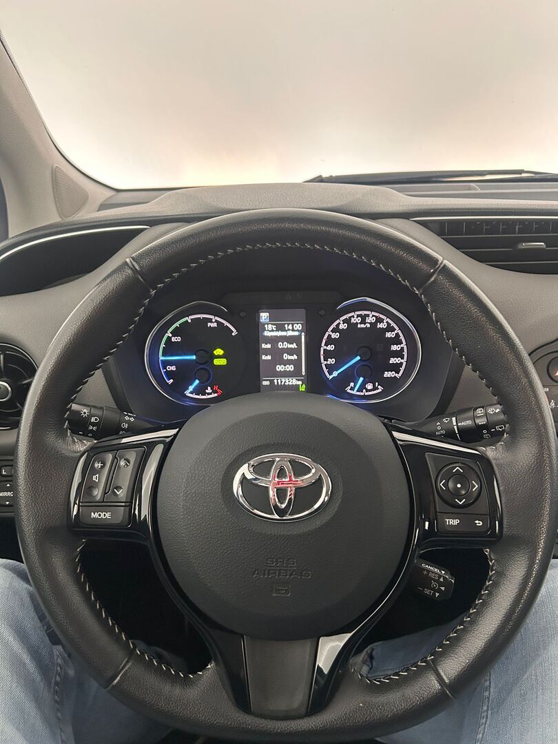 TOYOTA Yaris 2017