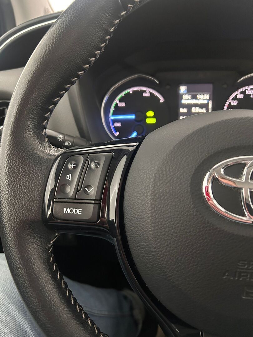 TOYOTA Yaris 2017