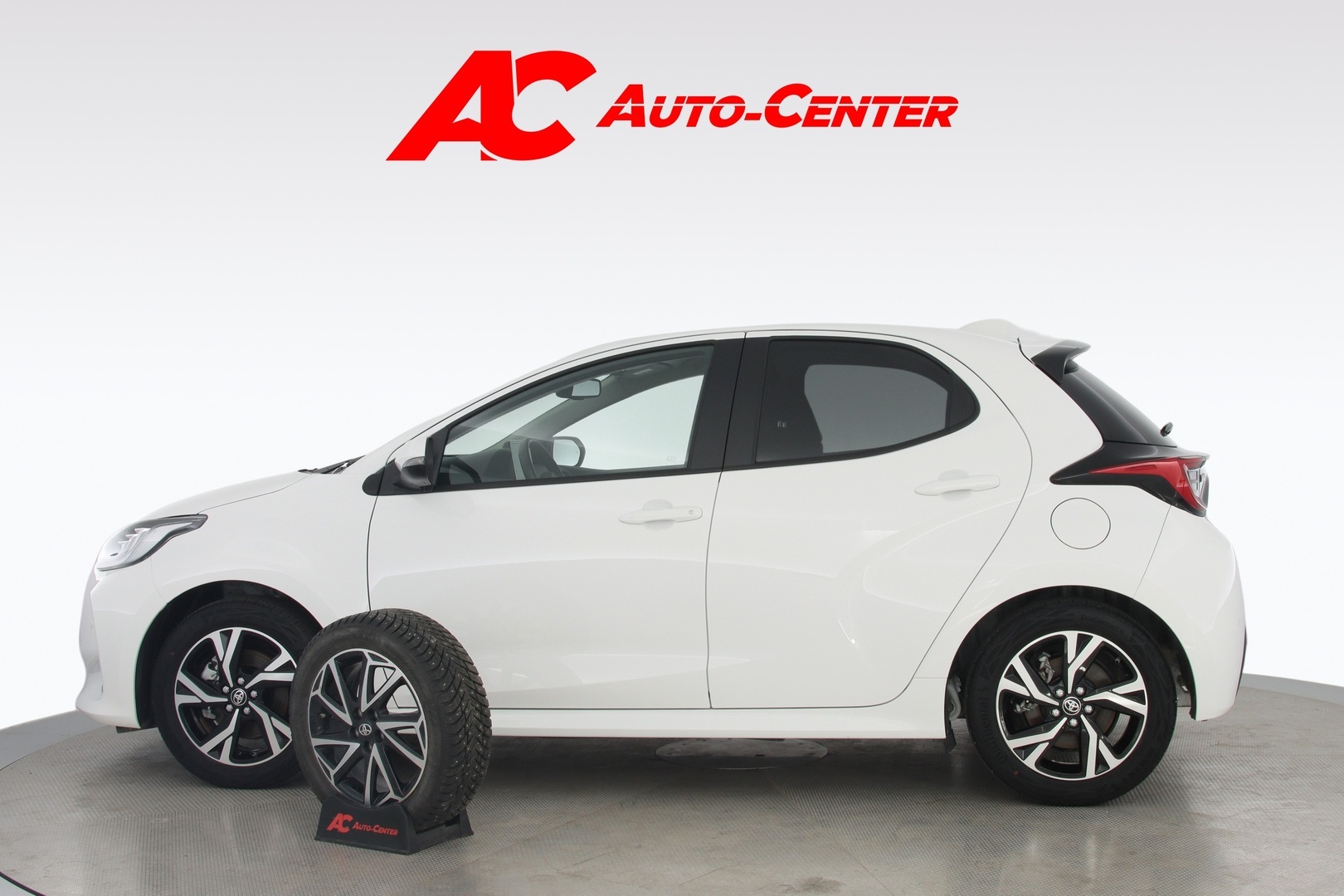 TOYOTA Yaris 2024