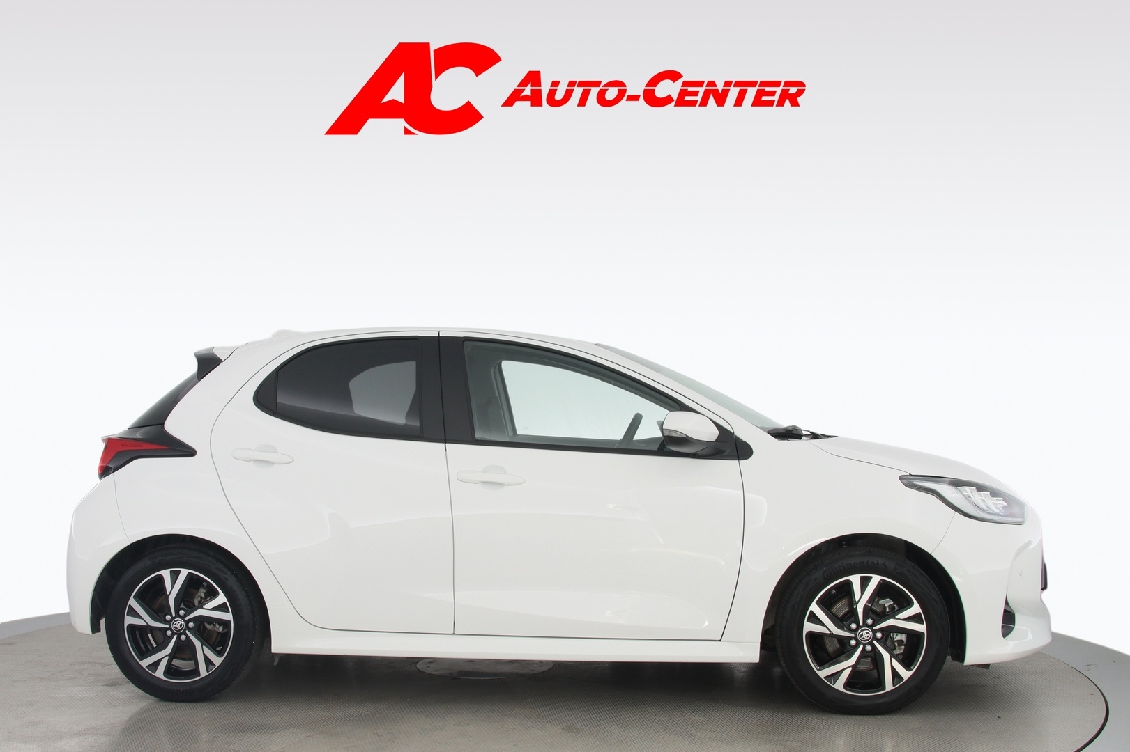 TOYOTA Yaris 2024