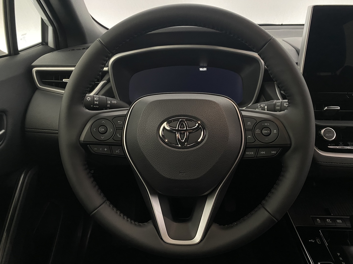 TOYOTA Corolla Cross 2025