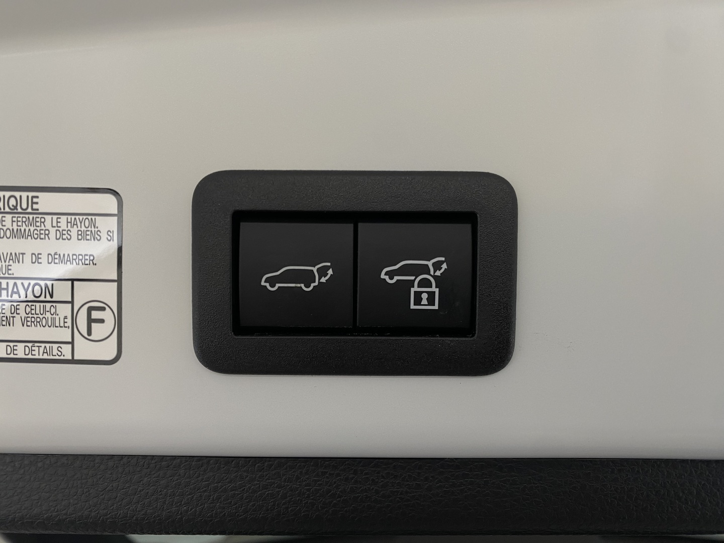 TOYOTA Corolla Cross 2025