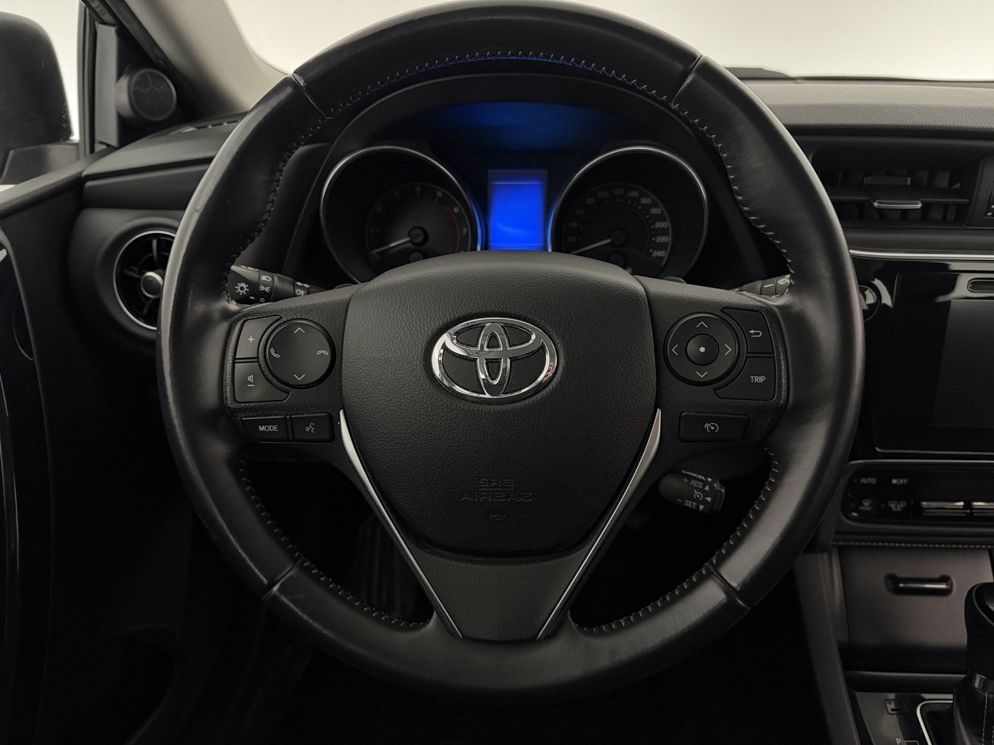 TOYOTA Auris 2015