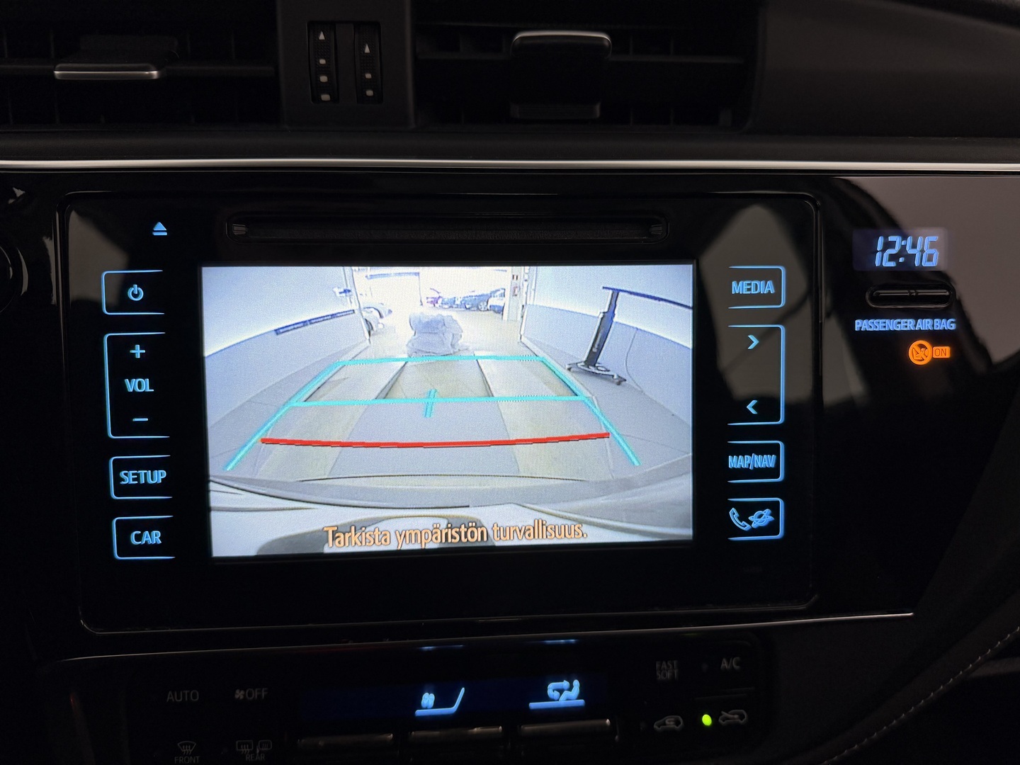 TOYOTA Auris 2015