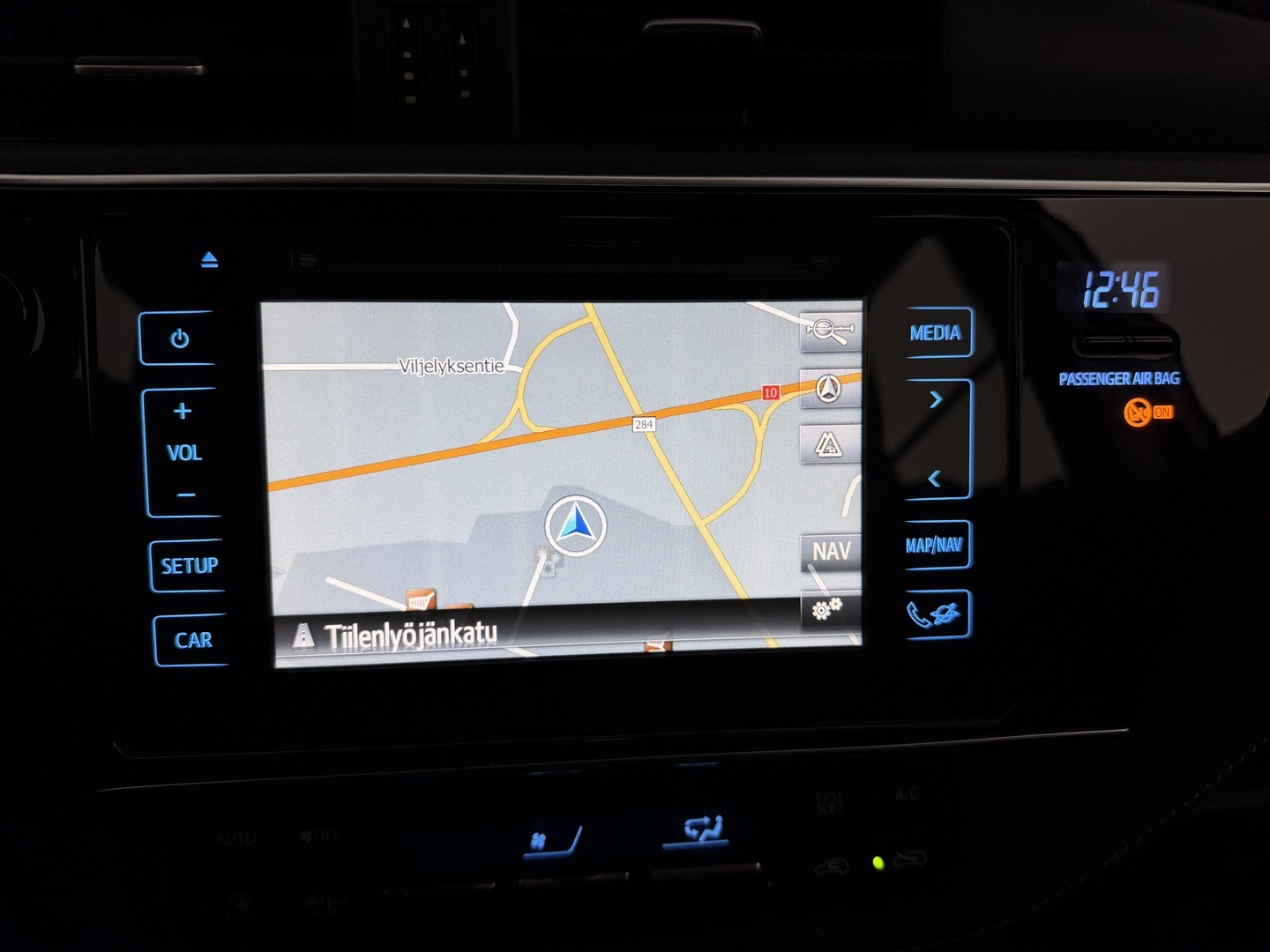TOYOTA Auris 2015