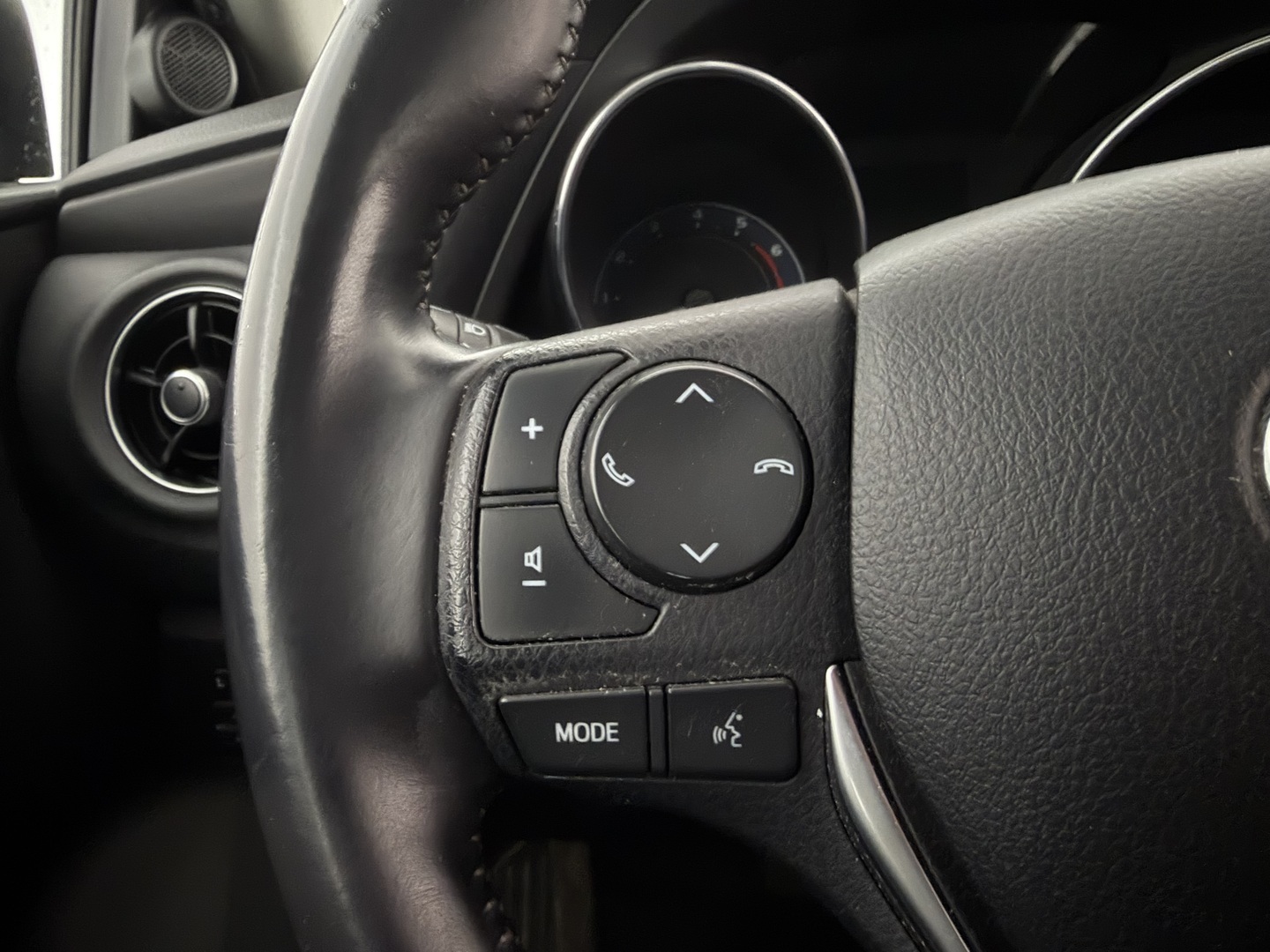 TOYOTA Auris 2015