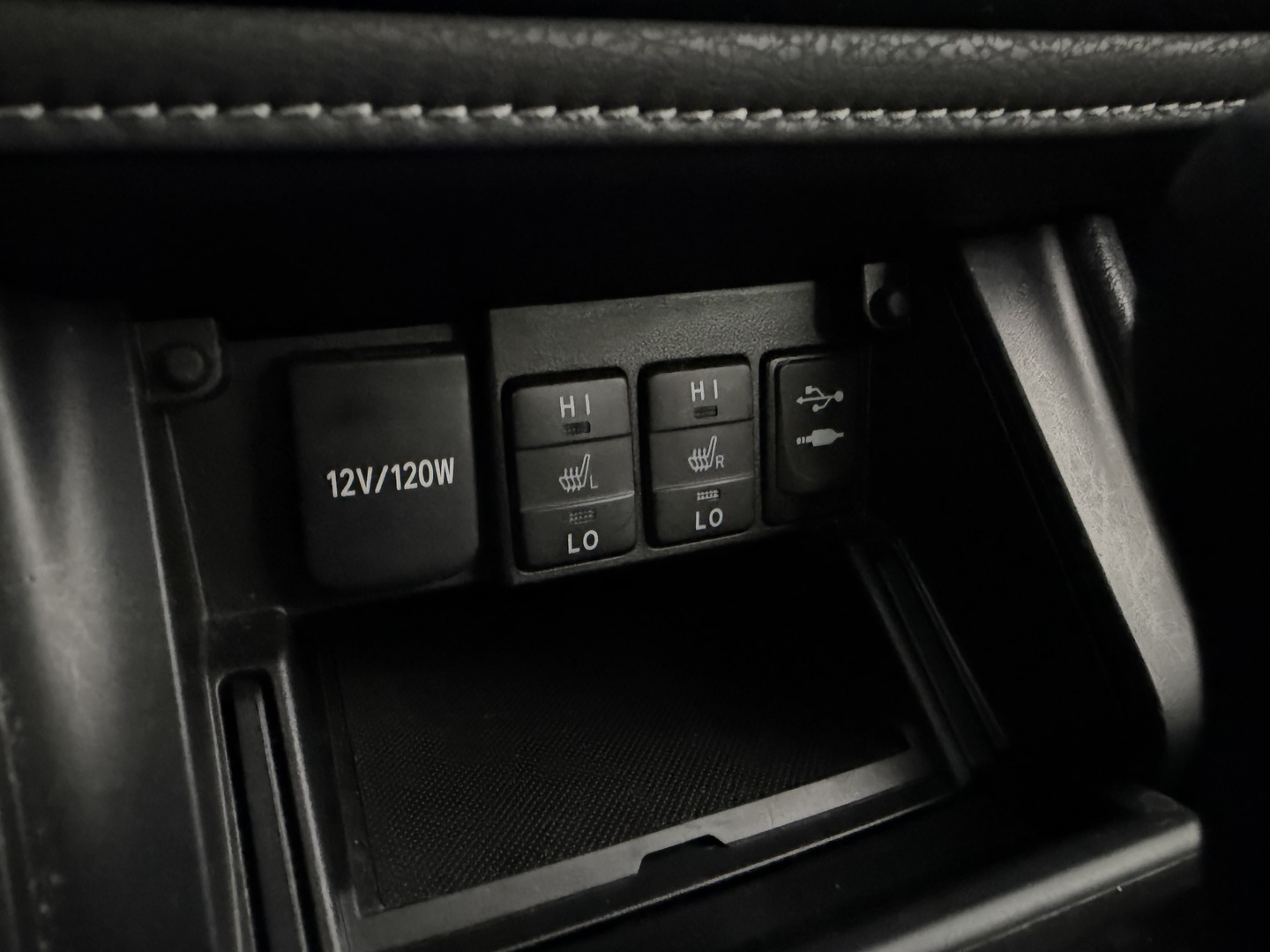 TOYOTA Auris 2015