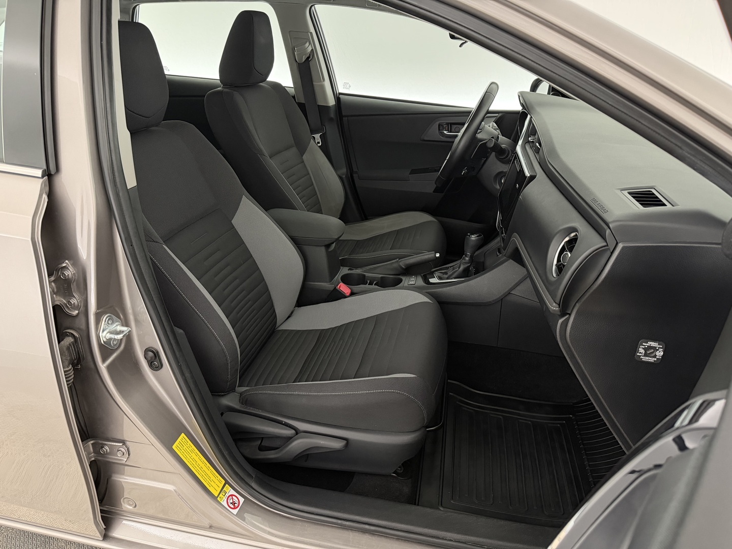TOYOTA Auris 2015