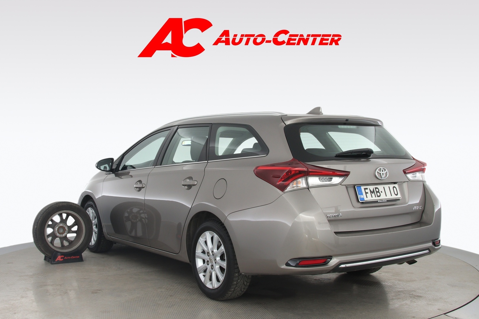 TOYOTA Auris 2015