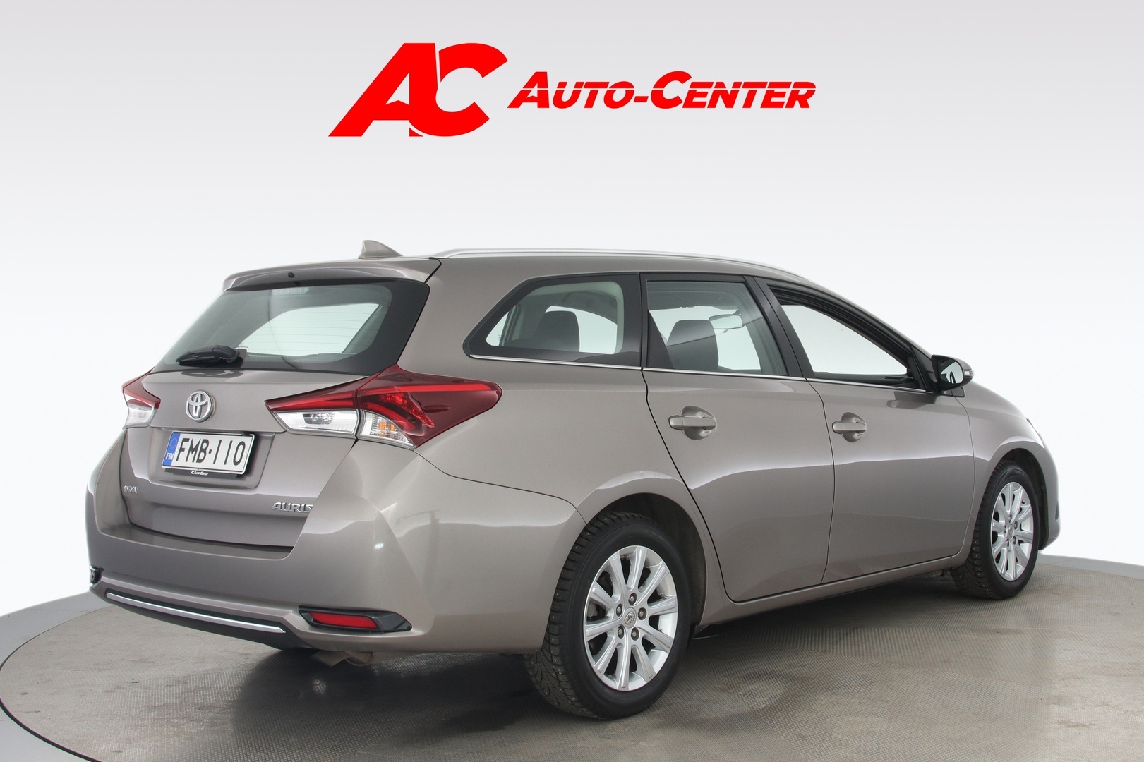 TOYOTA Auris 2015