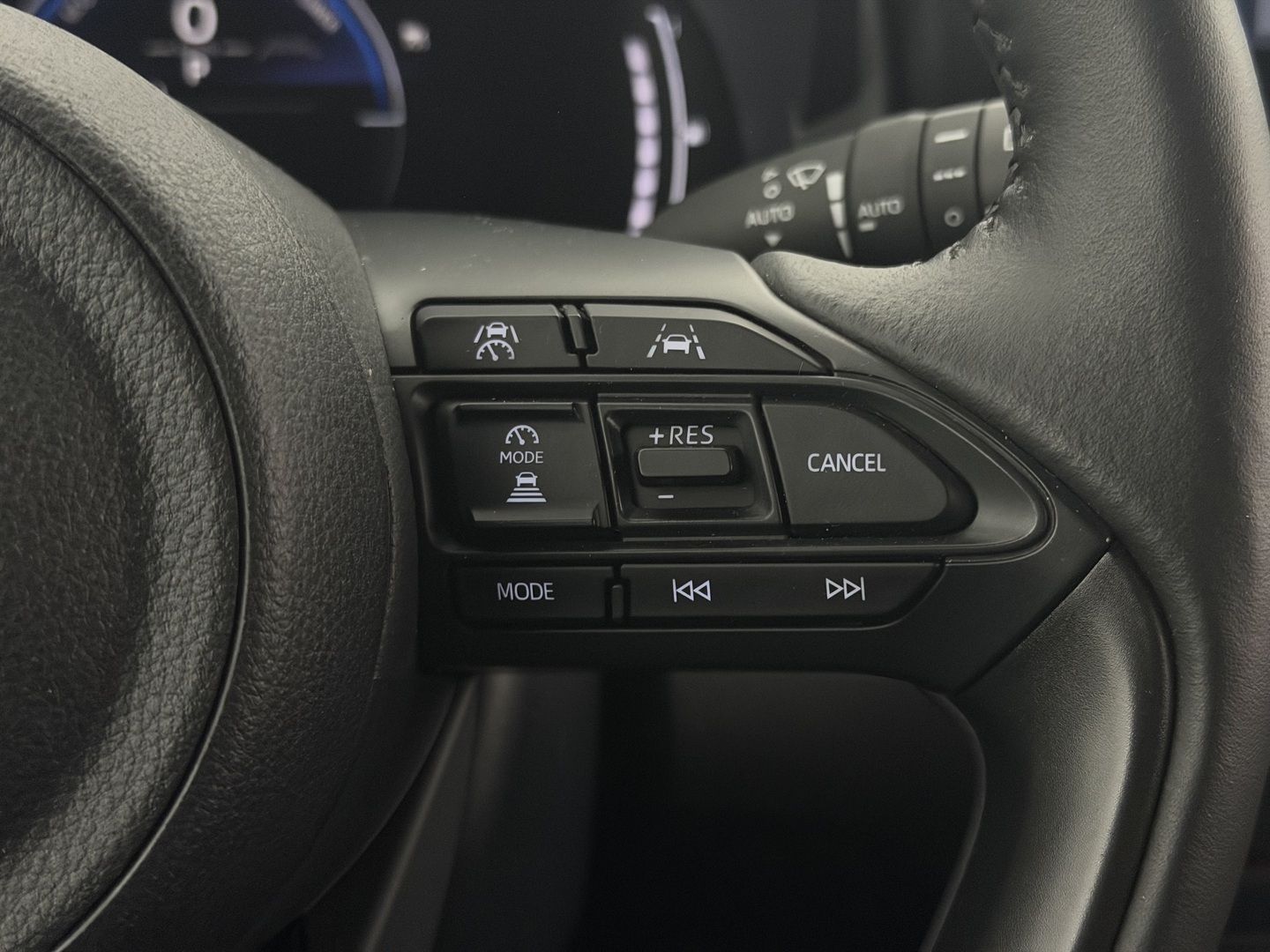 TOYOTA Yaris Cross 2025