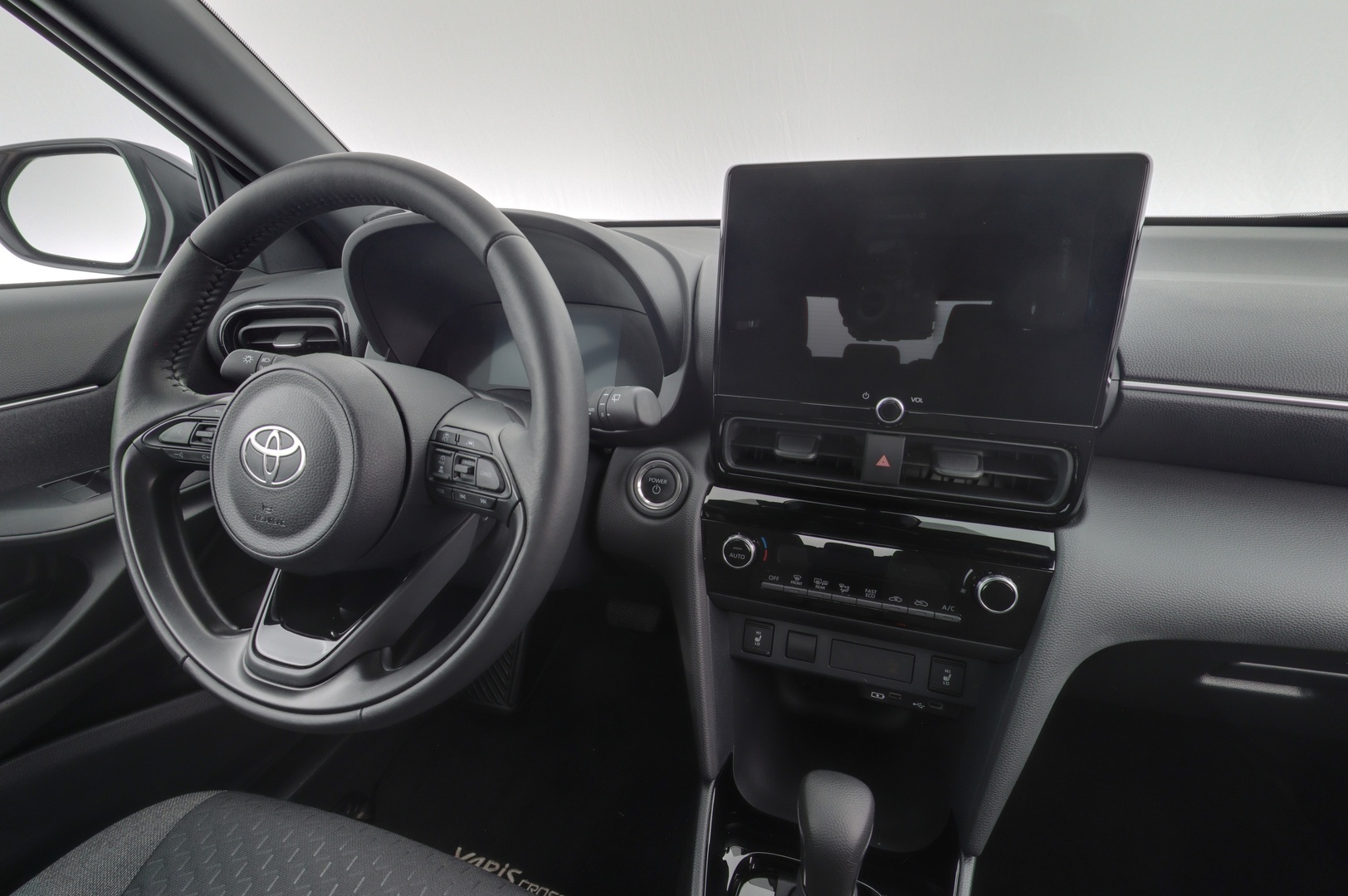 TOYOTA Yaris Cross 2025