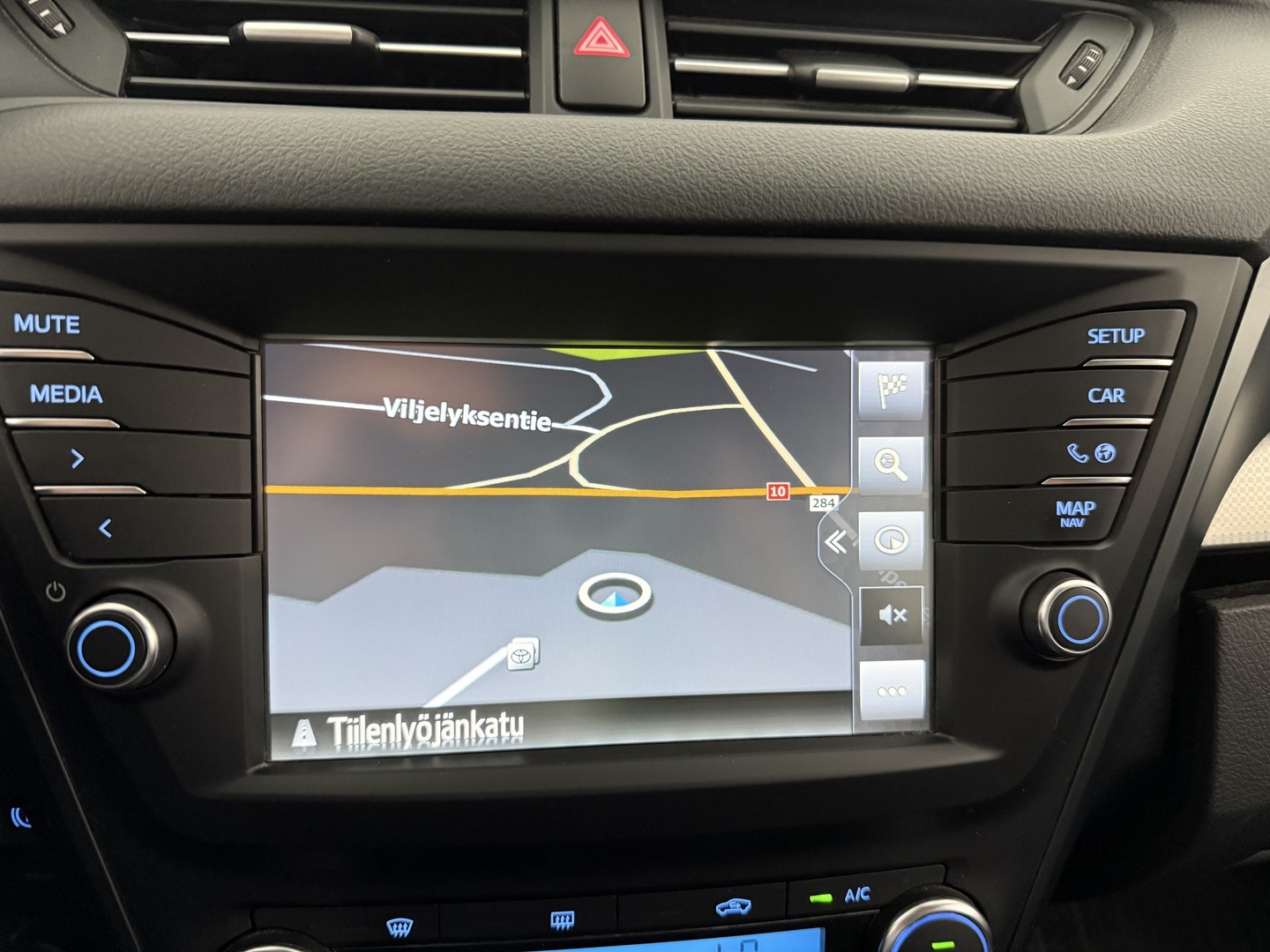 TOYOTA Avensis 2016