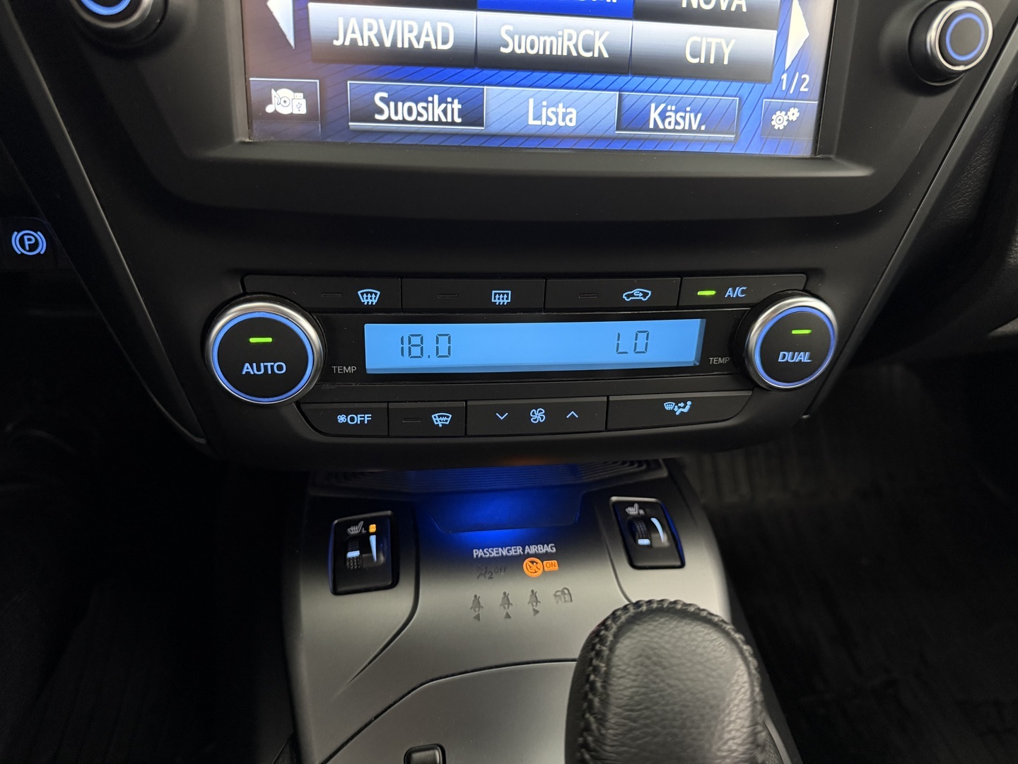 TOYOTA Avensis 2016