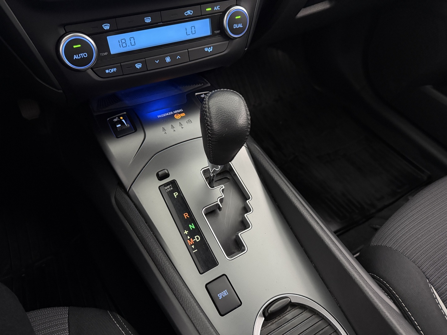 TOYOTA Avensis 2016