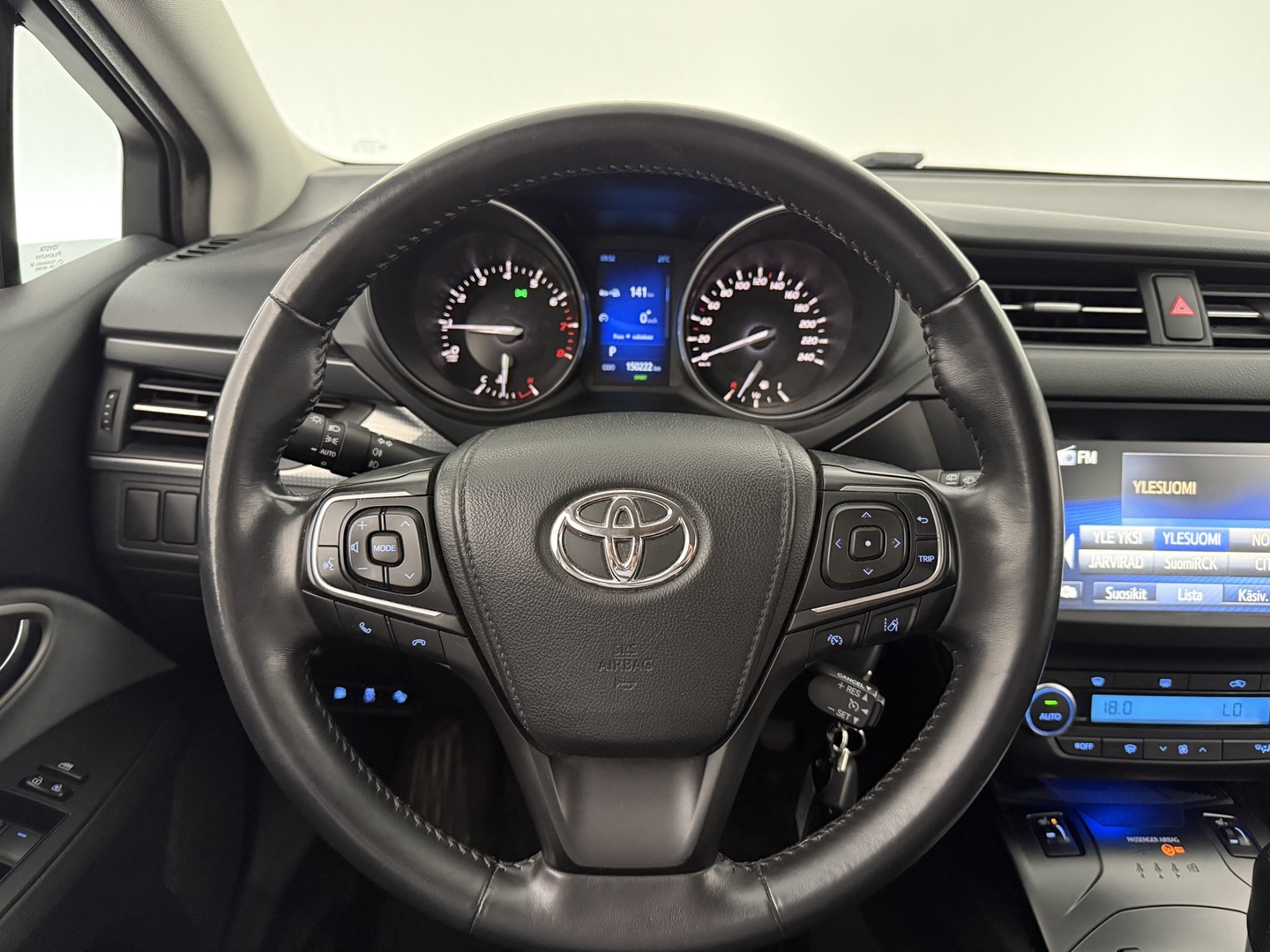TOYOTA Avensis 2016