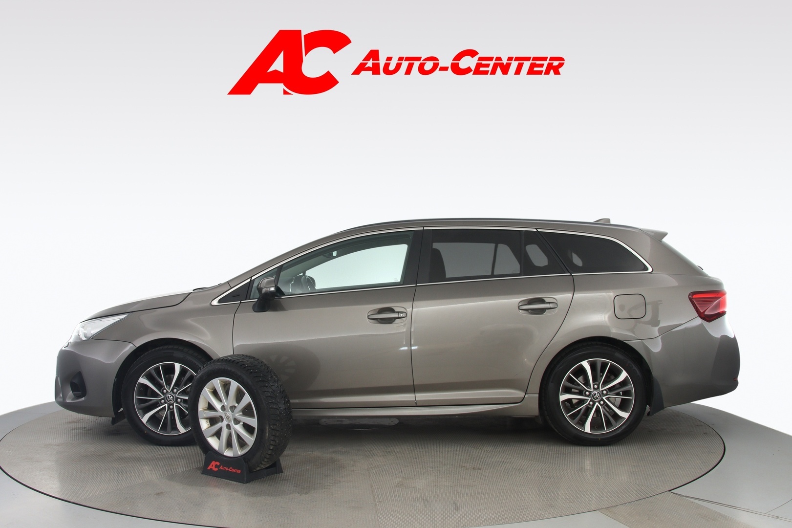TOYOTA Avensis 2016