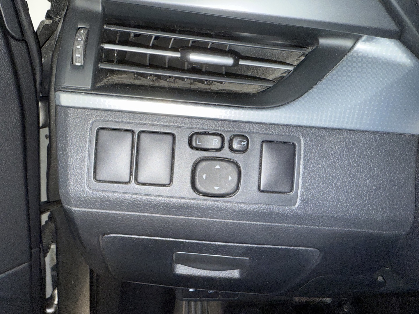 TOYOTA Avensis 2016