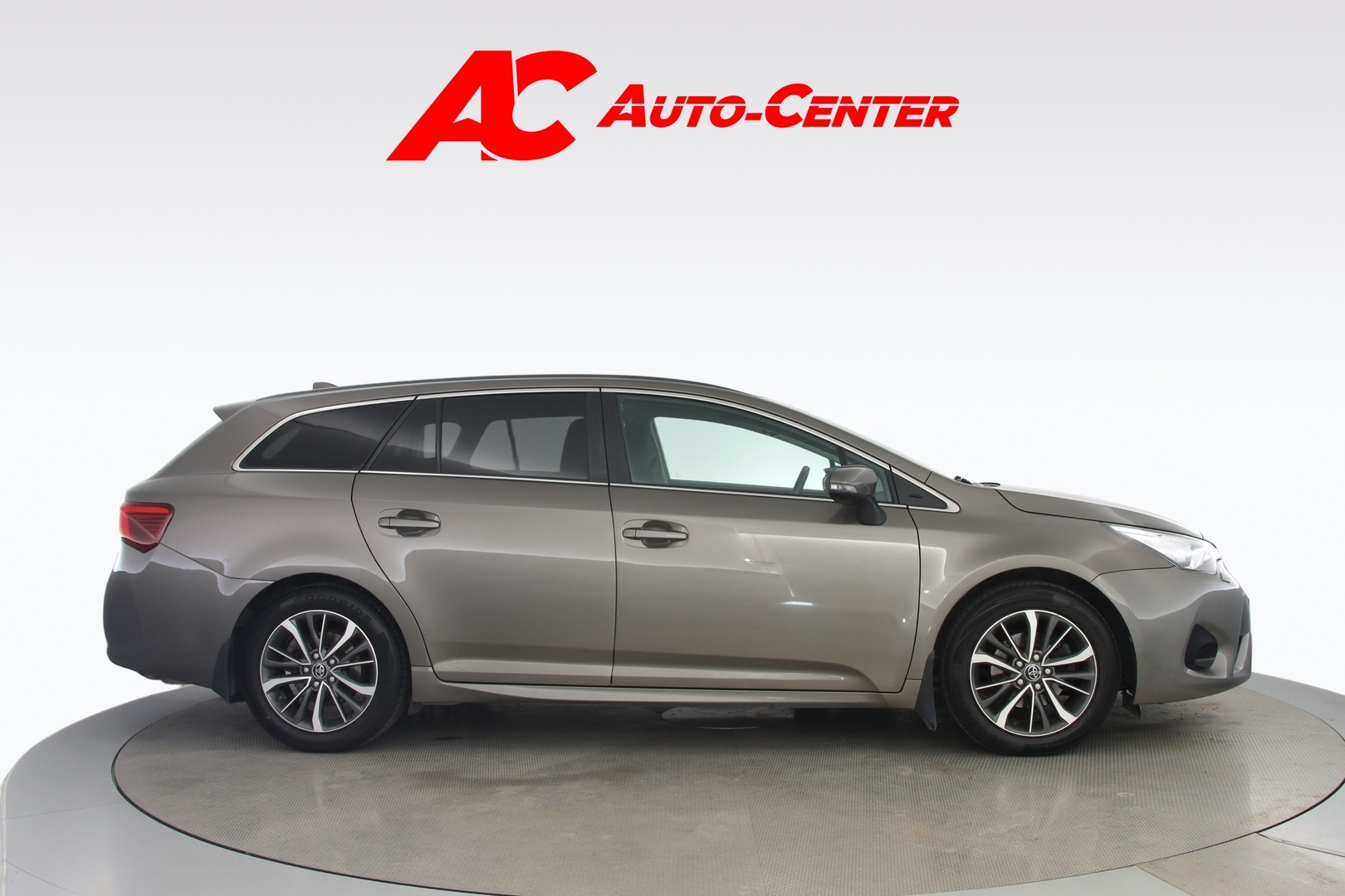 TOYOTA Avensis 2016