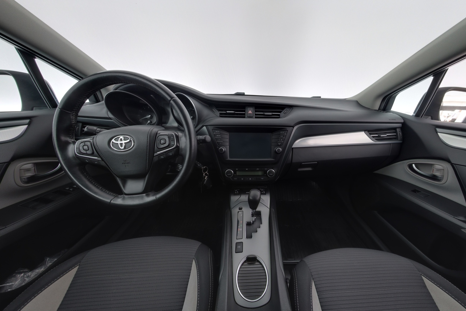 TOYOTA Avensis 2016