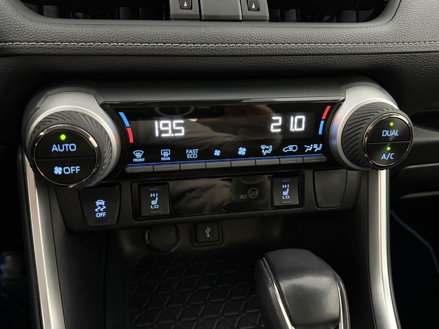 TOYOTA RAV4 2021