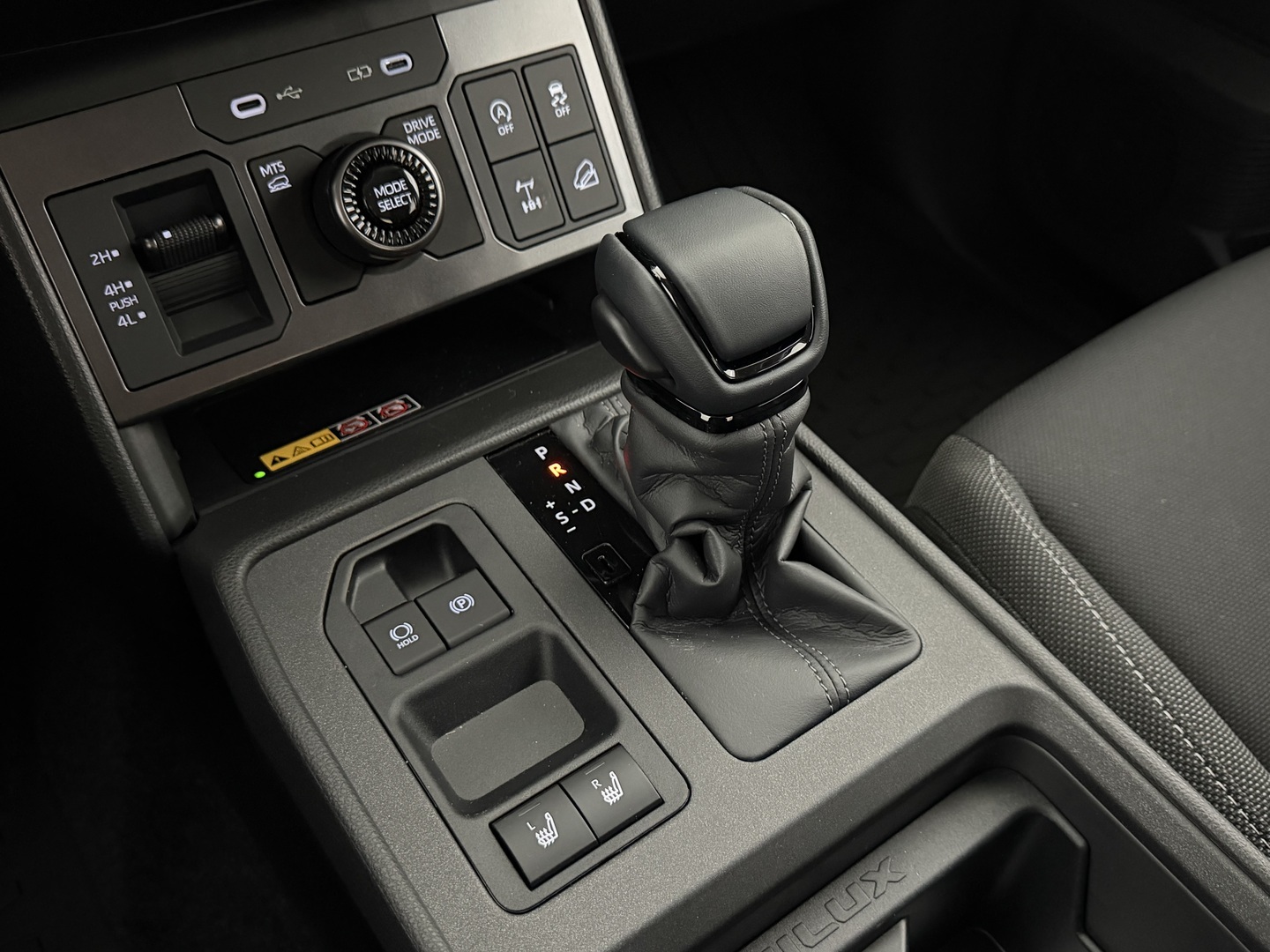 TOYOTA Hilux 2026