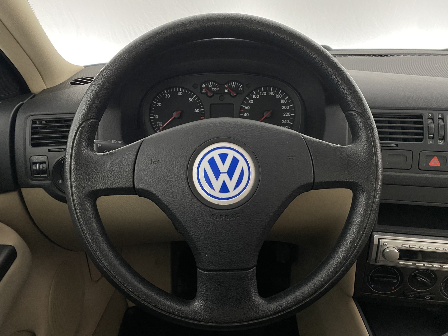 VOLKSWAGEN Bora 2002