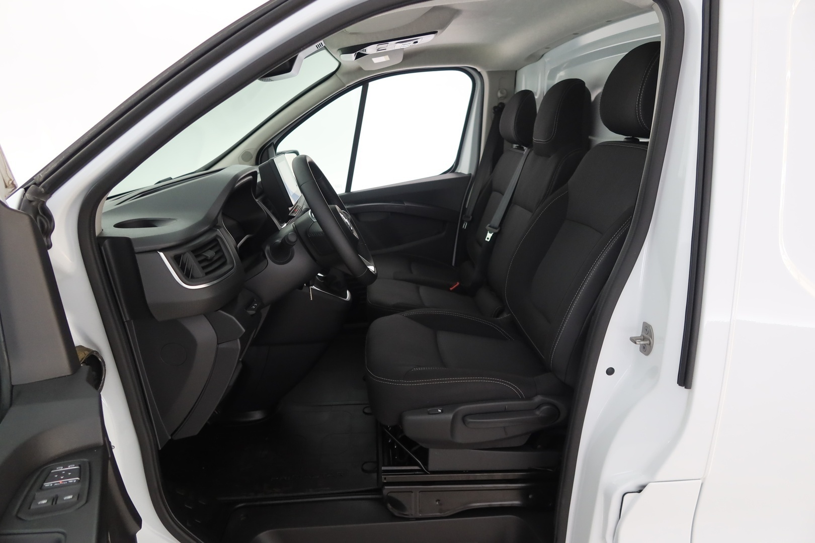 NISSAN Primastar 2023