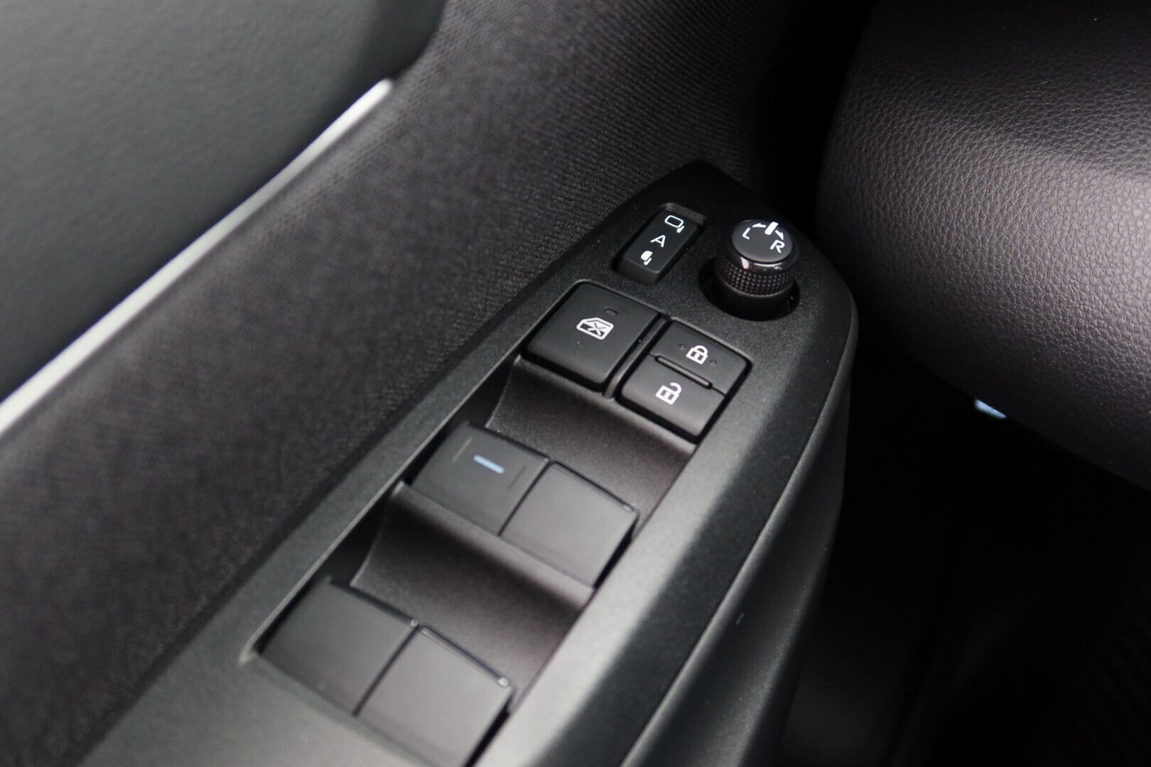 TOYOTA Yaris Cross 2024