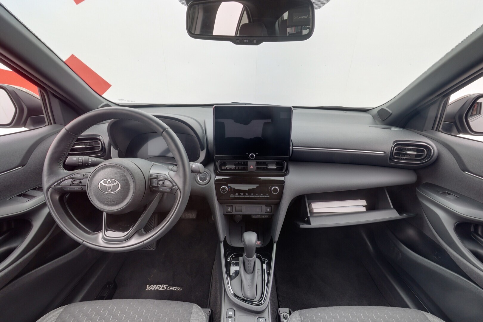 TOYOTA Yaris Cross 2024