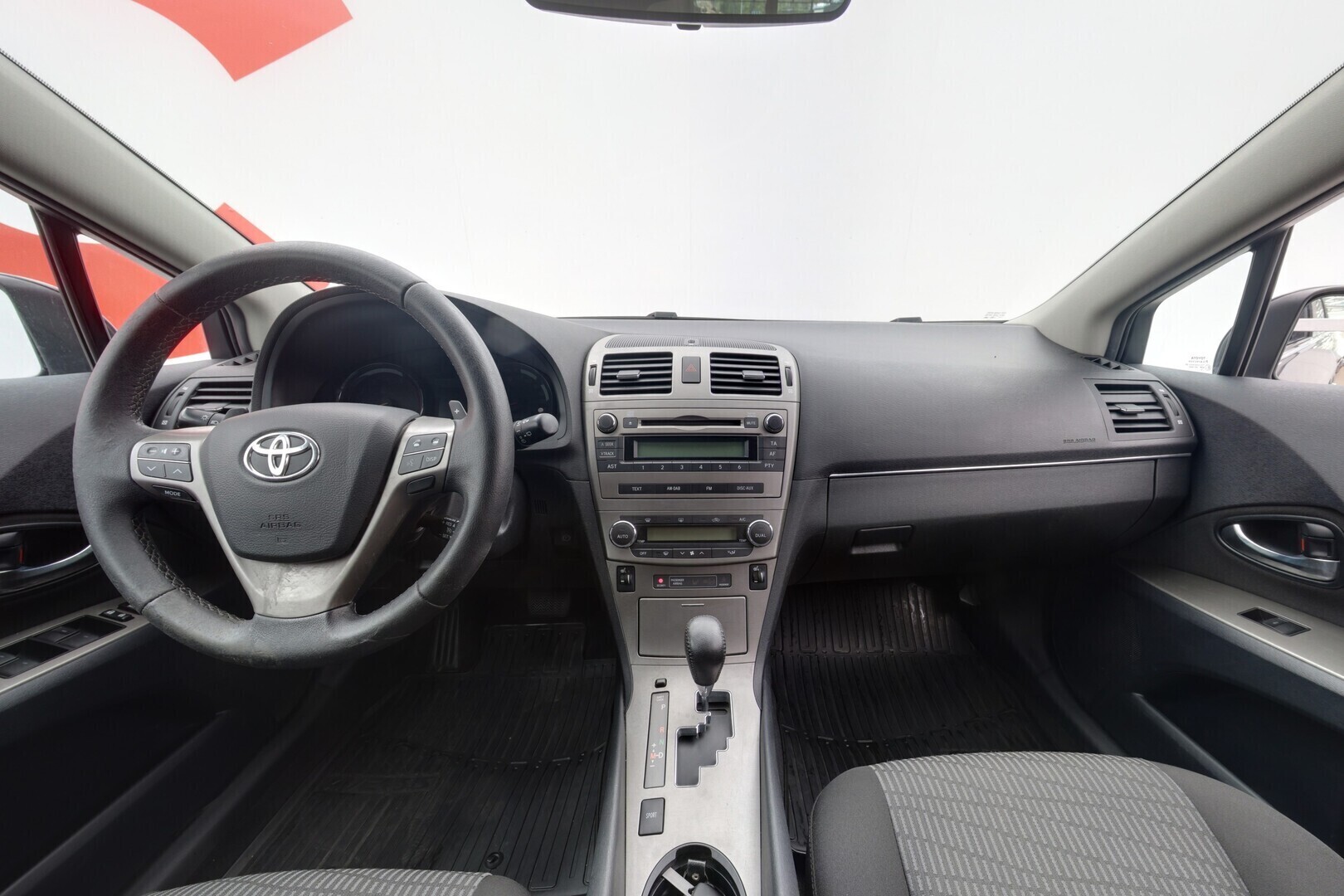 TOYOTA Avensis 2011
