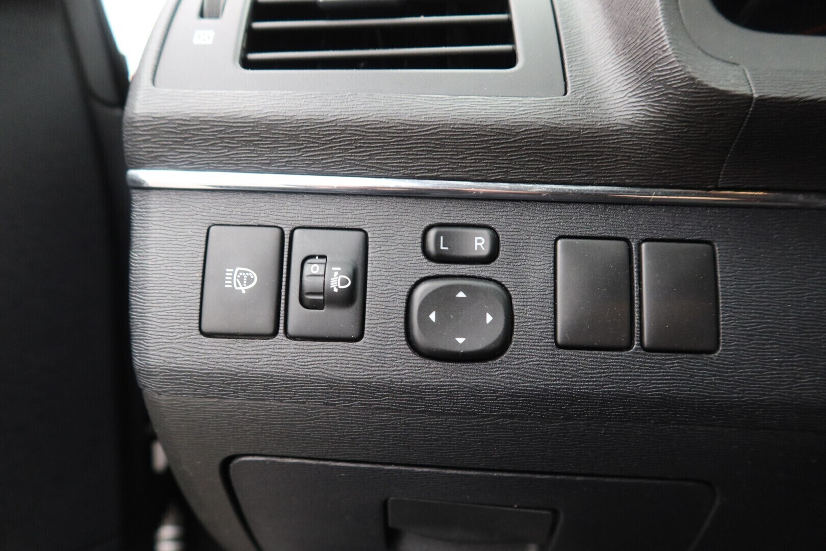 TOYOTA Avensis 2011