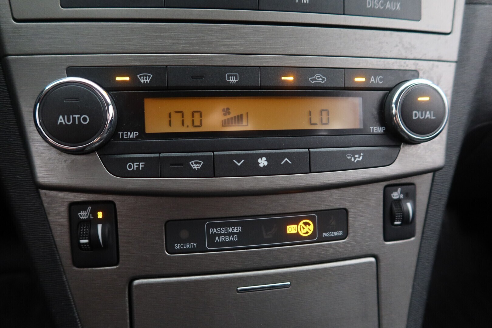 TOYOTA Avensis 2011