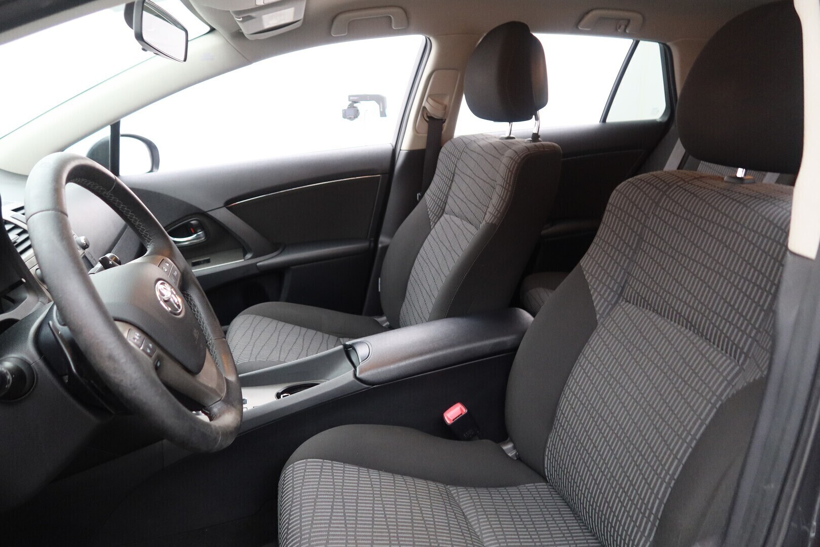 TOYOTA Avensis 2011